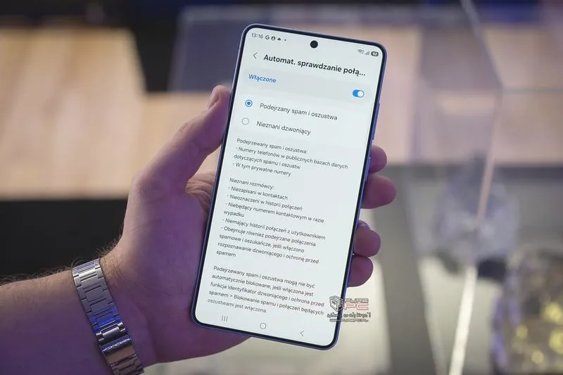 Jak łatwo ustawić duże zdjęcie osoby dzwoniącej na telefonie Samsung?